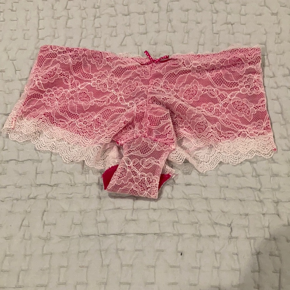 Lacy cheekies